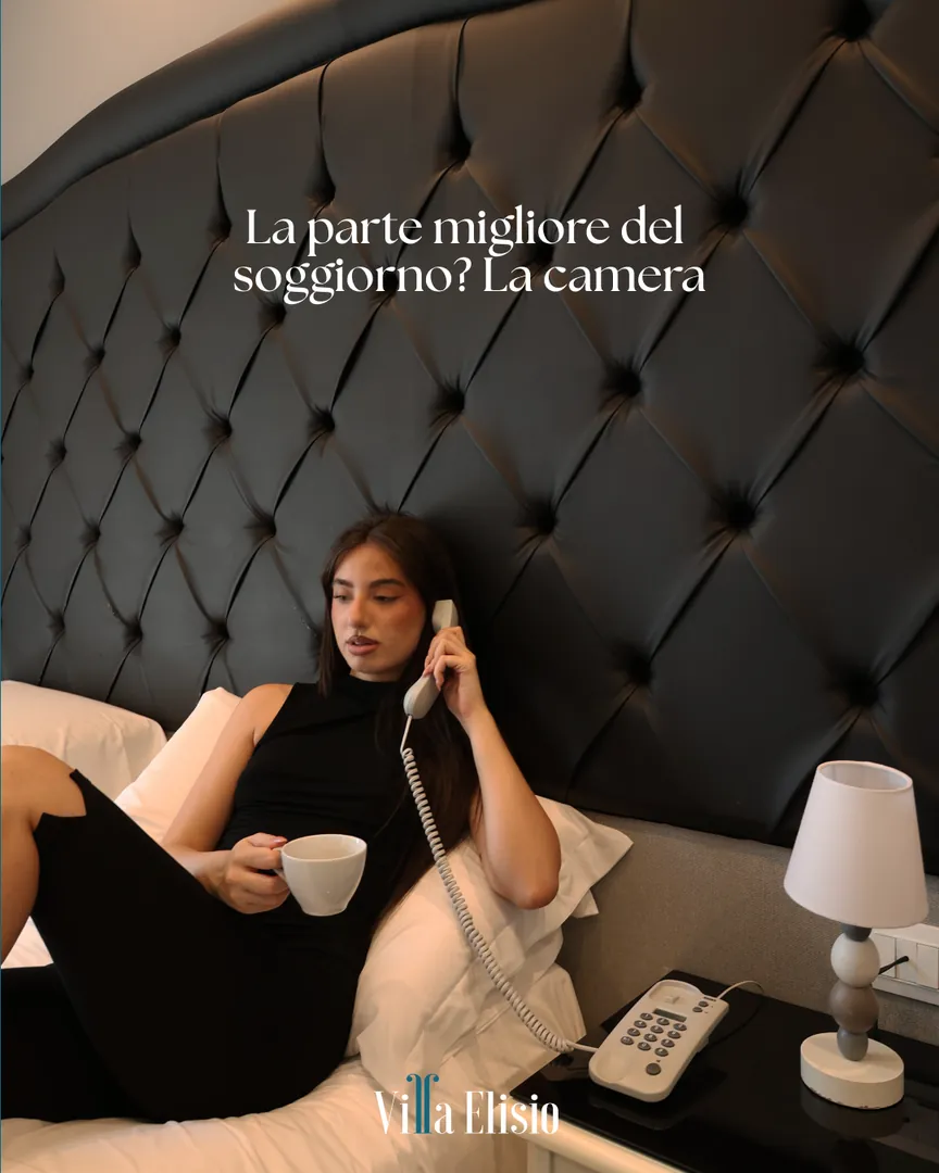 Post Villa Elisio «La parte migliore del soggiorno? La camera»: ospite al telefono a letto